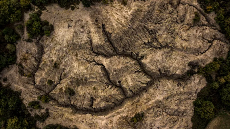 Where the Water Lets Go: Crisis Archaeology on America's Great Rivers
